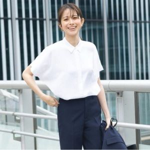 NWT - Uniqlo Women’s White Rayon Short Sleeve Blouse Size Small